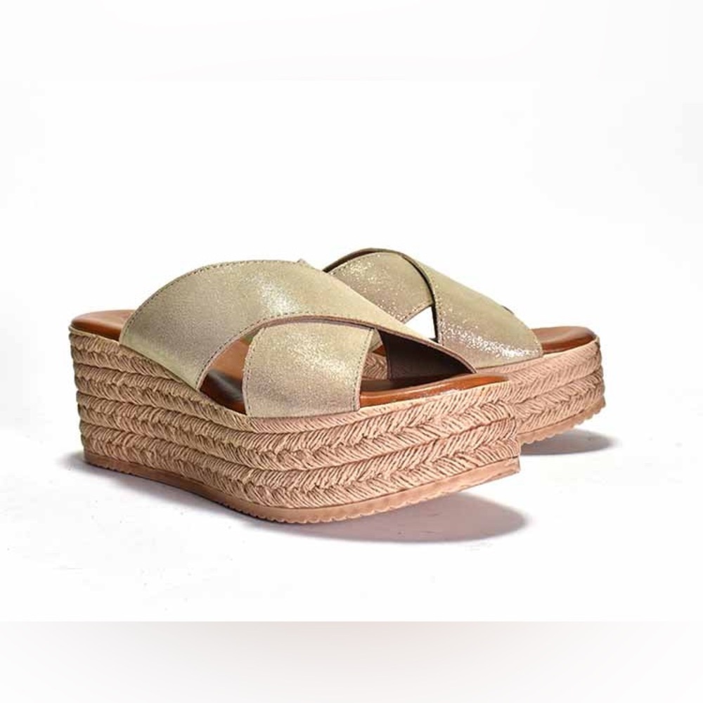 Cordani Bella Leather Wedge in Soft Gold, size 36
